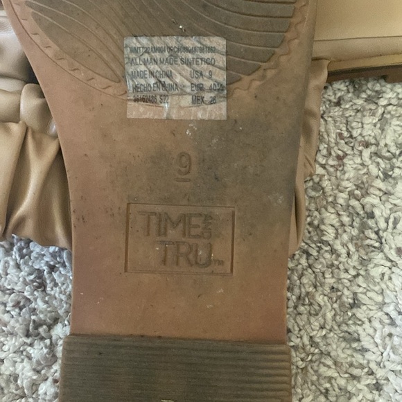 Time and Tru Women’s Ruched Strap Sandal with memory foam footbed size 9 - Picture 7 of 7